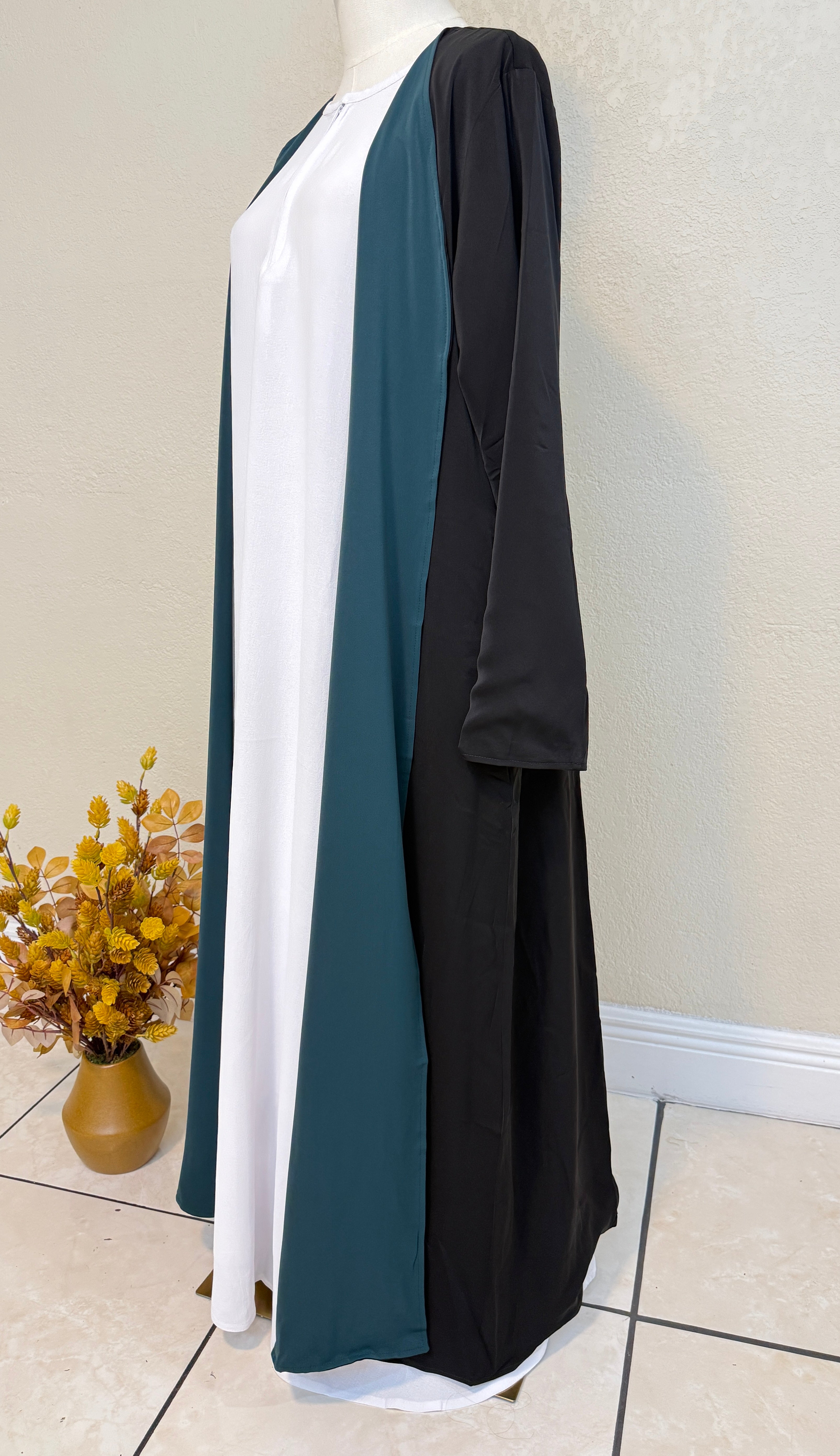 Zaira open Abaya in Green and Black