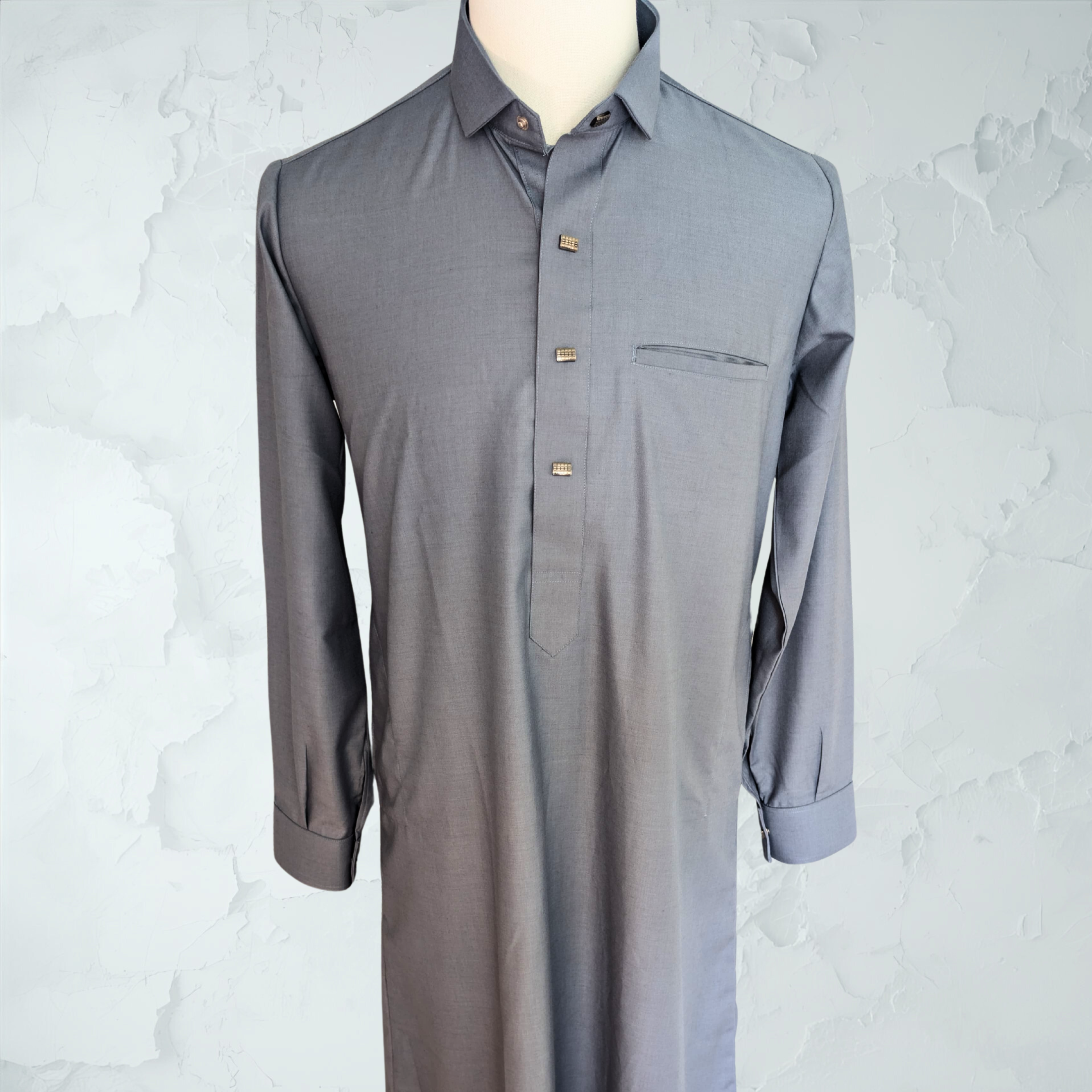Hasanat Thobe in Light Gray