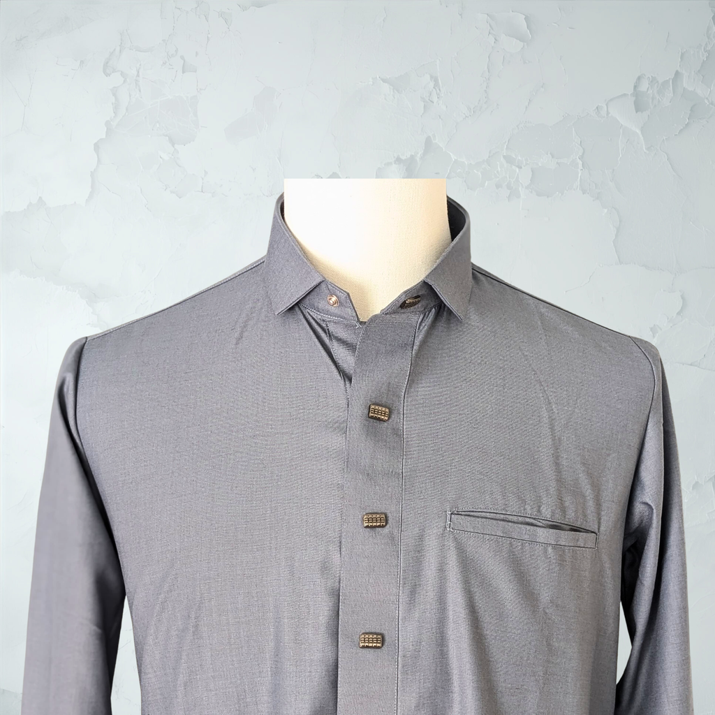 Hasanat Thobe in Light Gray