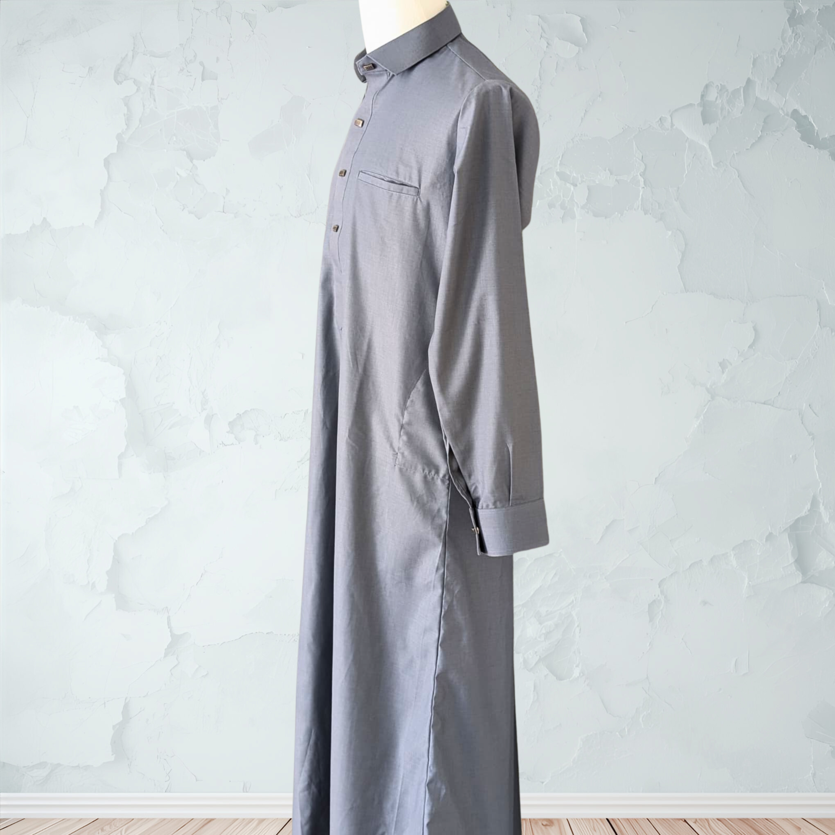 Hasanat Thobe in Light Gray