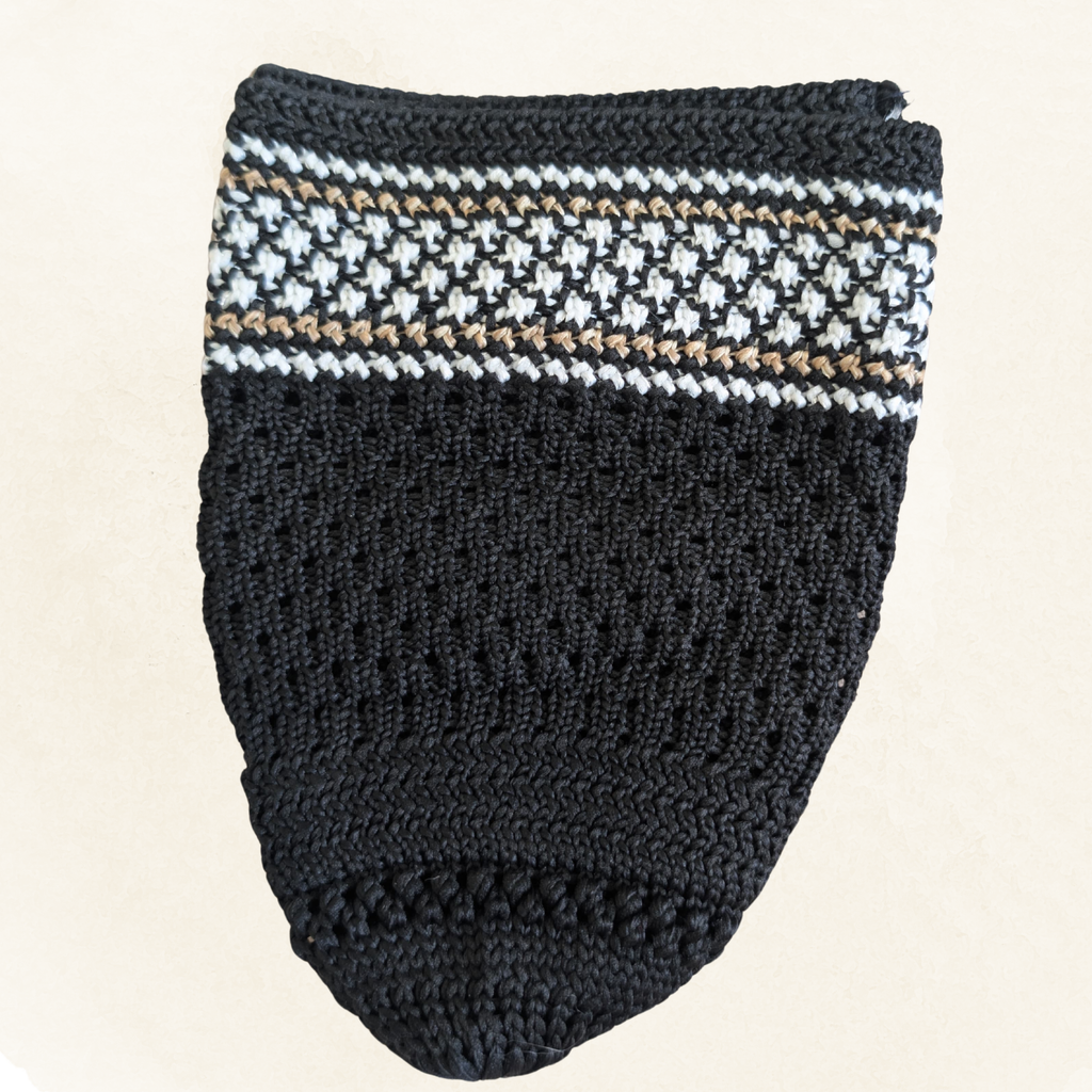 Stretchy Topi Kufi in Black and white