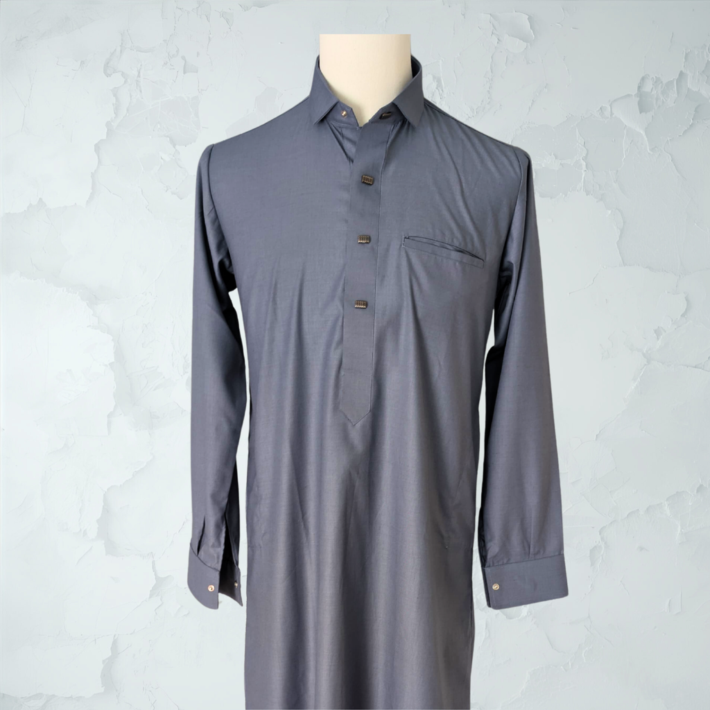 Hasanat Thobe in Light Gray