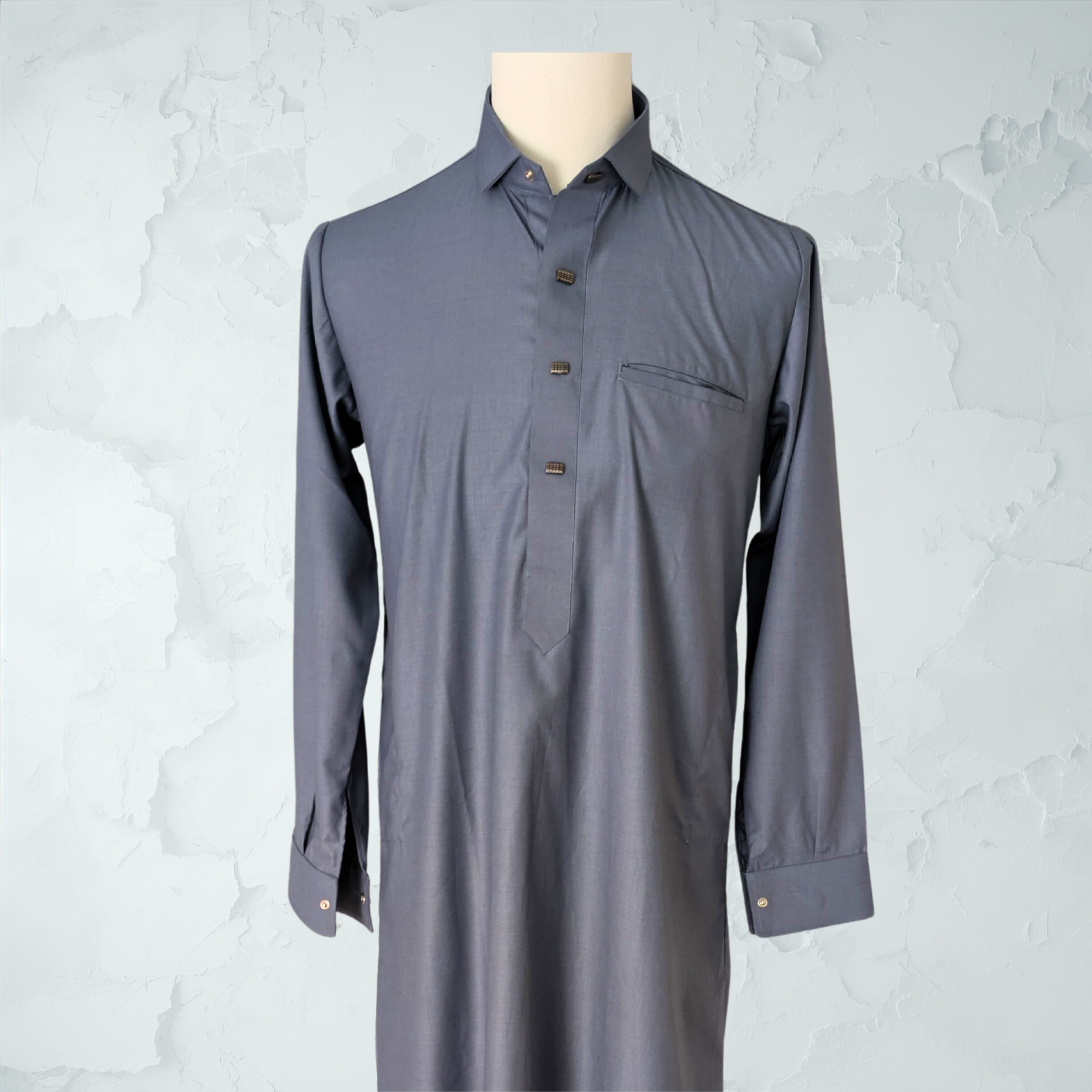 Hasanat Thobe in Light Gray