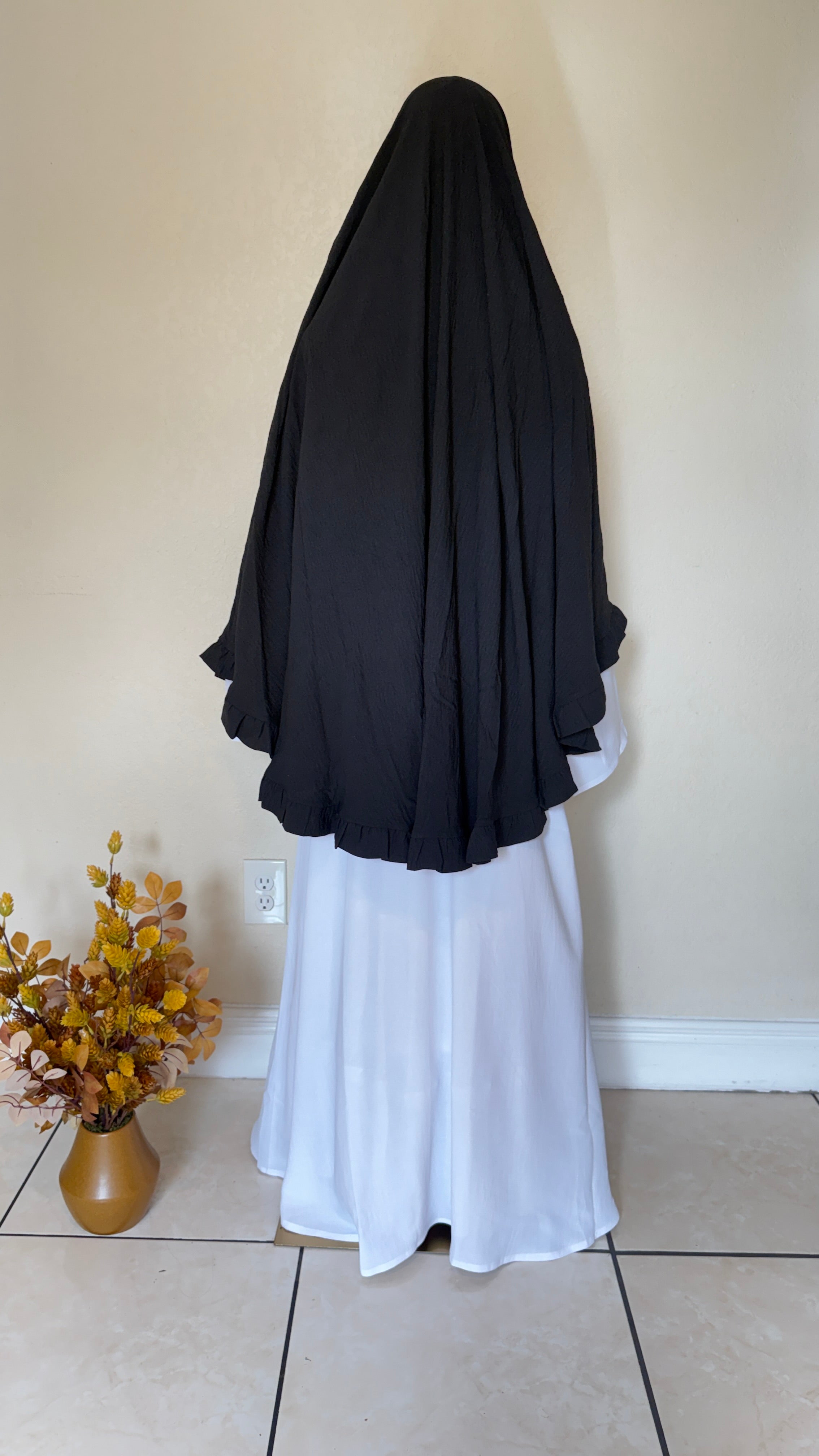 Saafiyah Khimar in Black