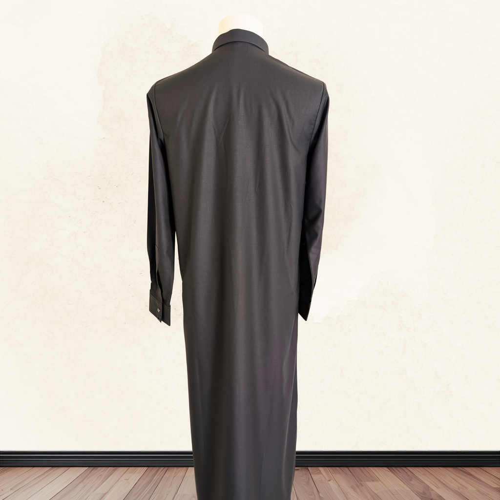 Hasanat Thobe in Gray