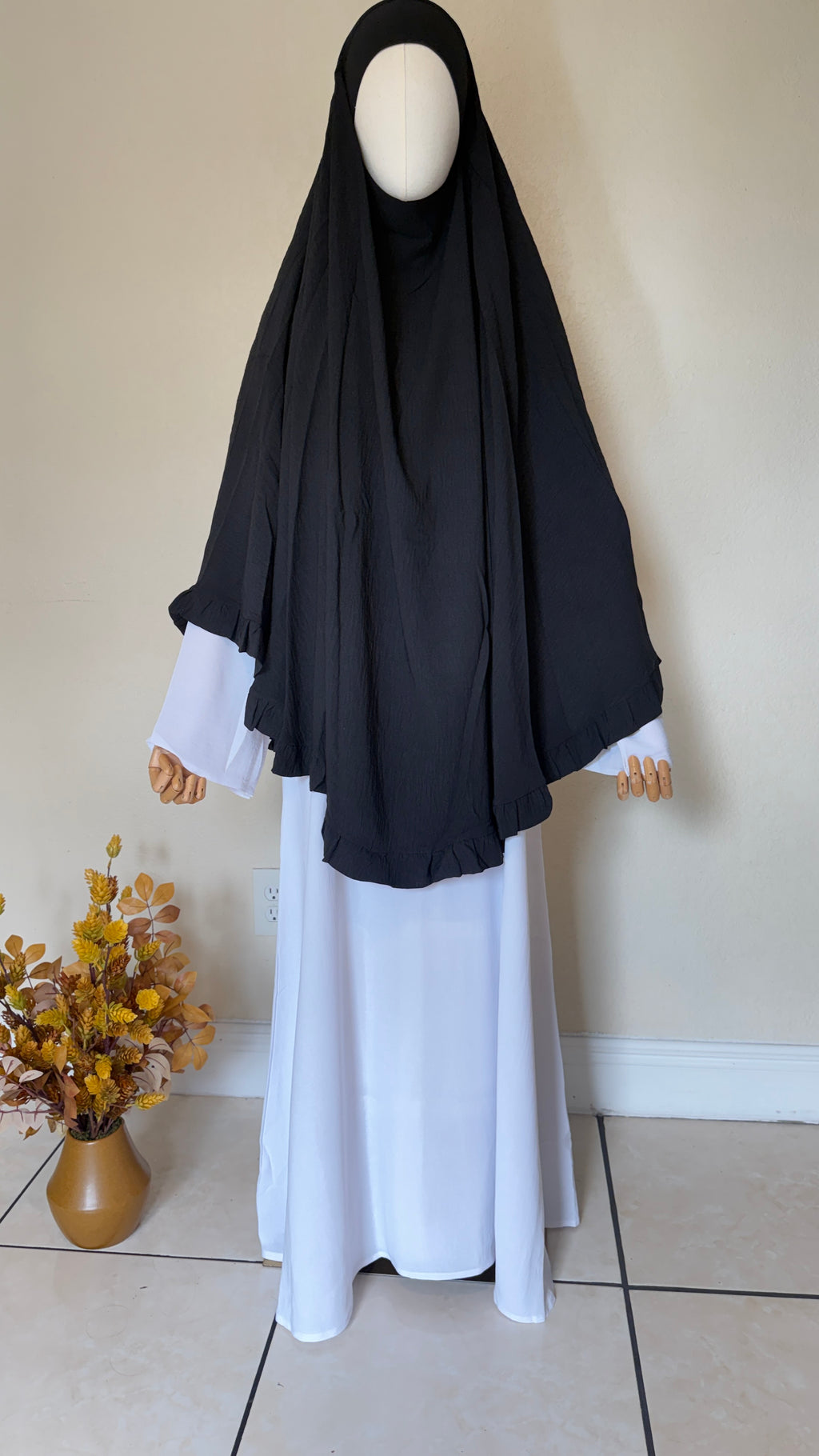 Saafiyah Khimar in Black