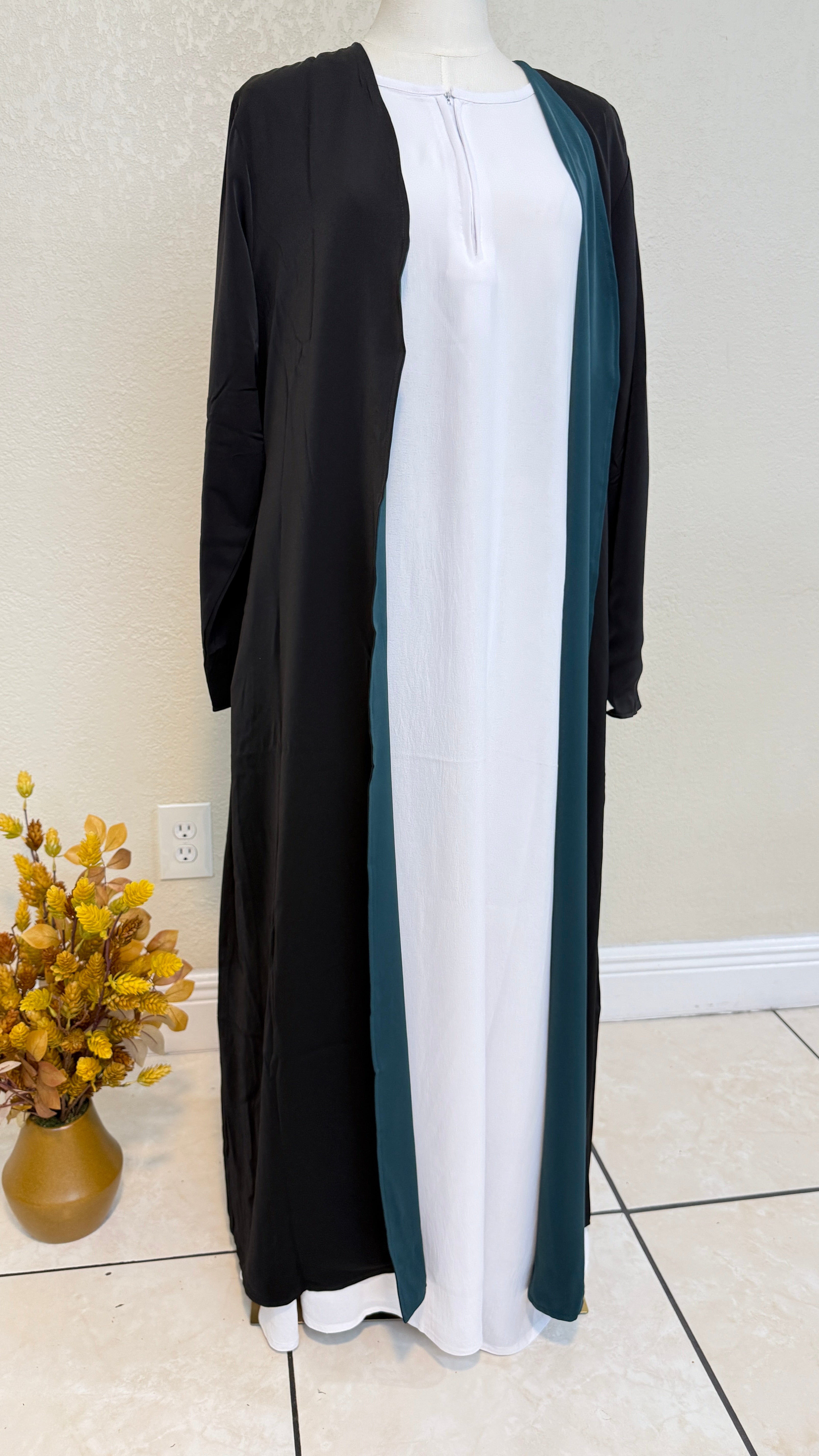 Zaira open Abaya in Green and Black
