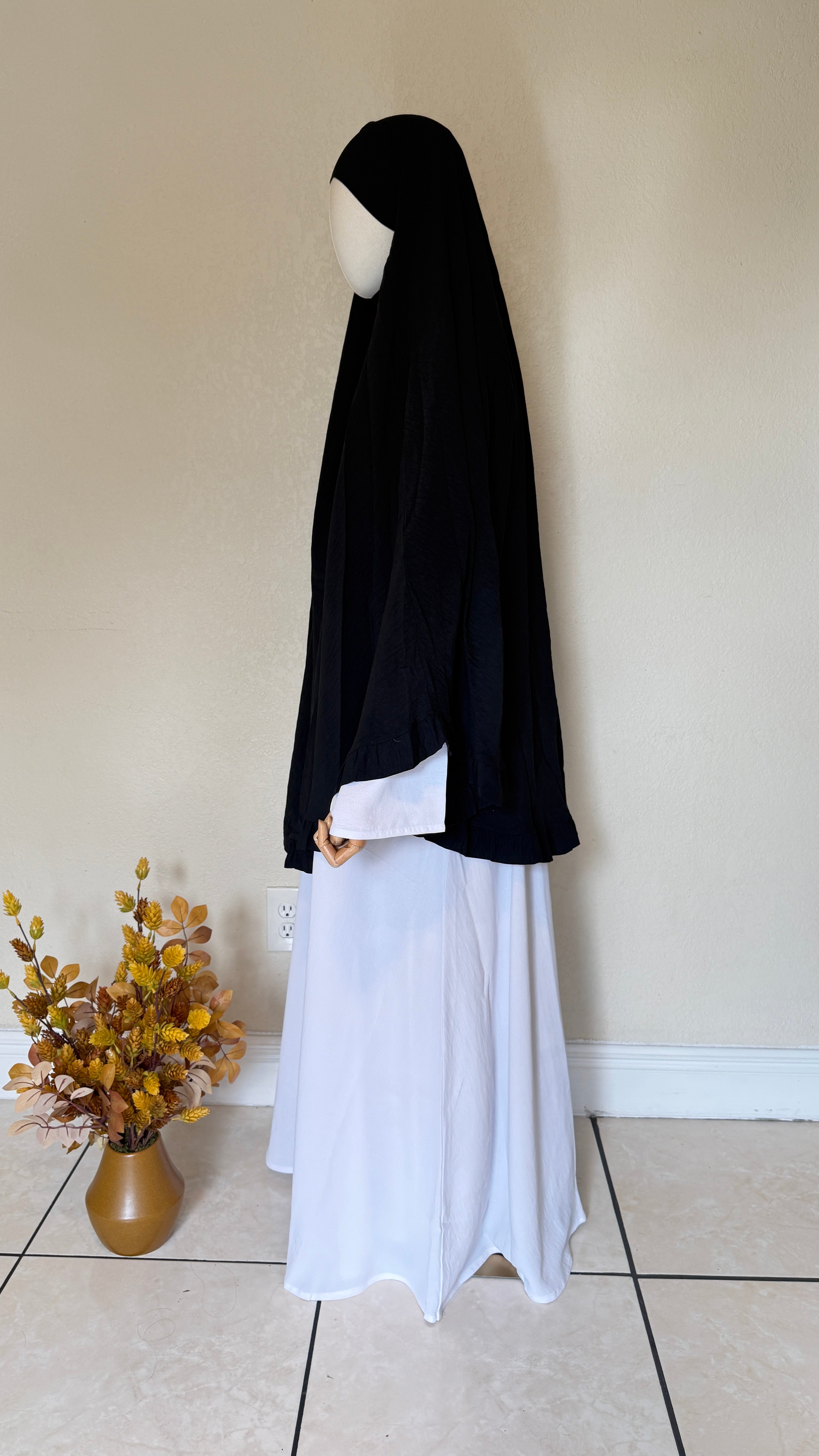 Saafiyah Khimar in Black