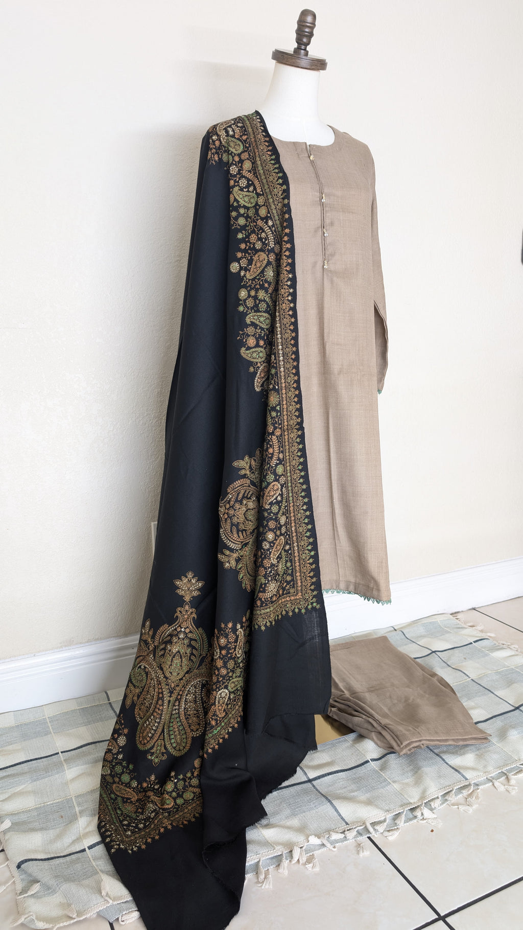 Winter Kurta Set with Embroidered Kashmiri-Style Shawl