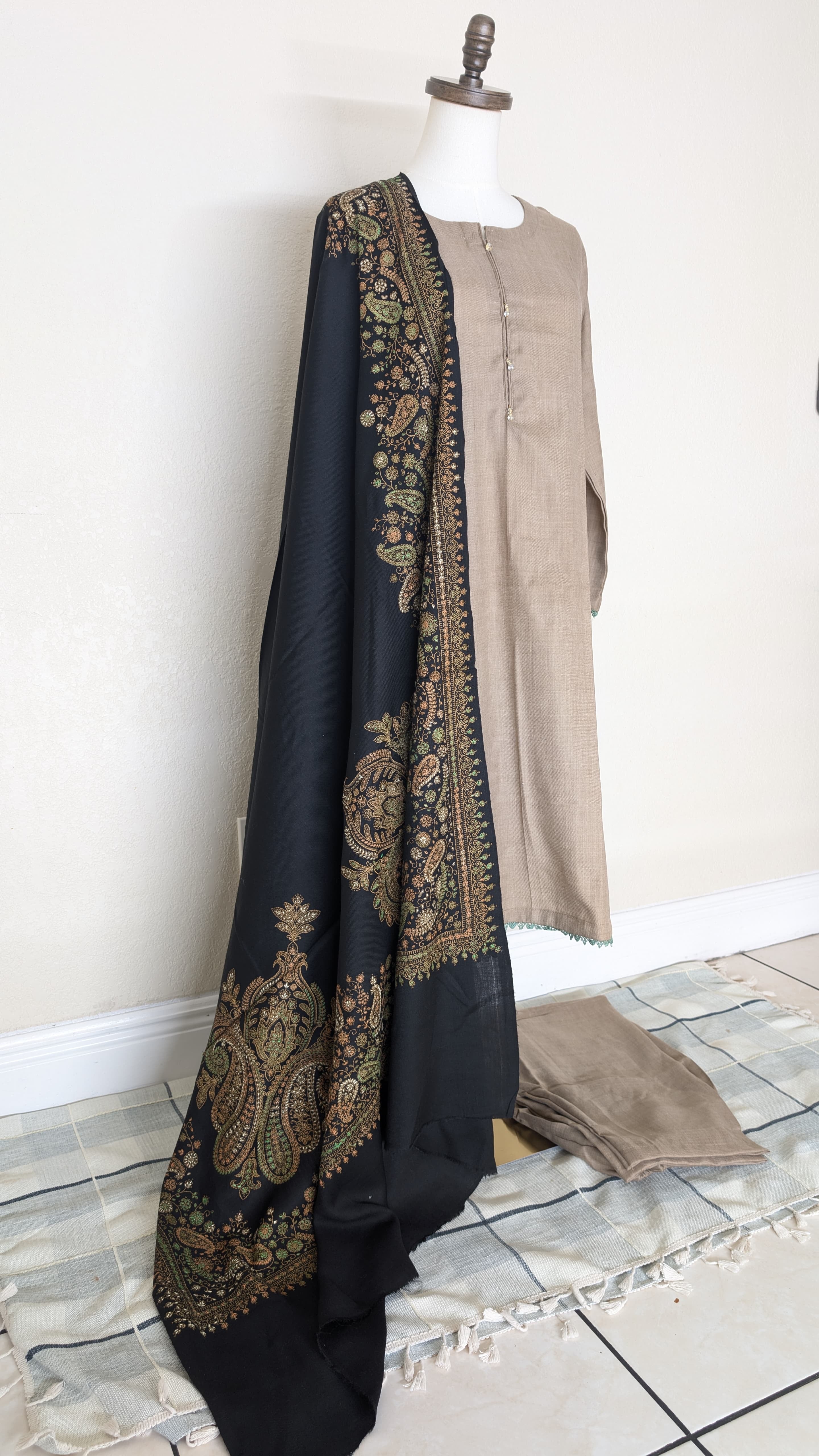 Winter Kurta Set with Embroidered Kashmiri-Style Shawl
