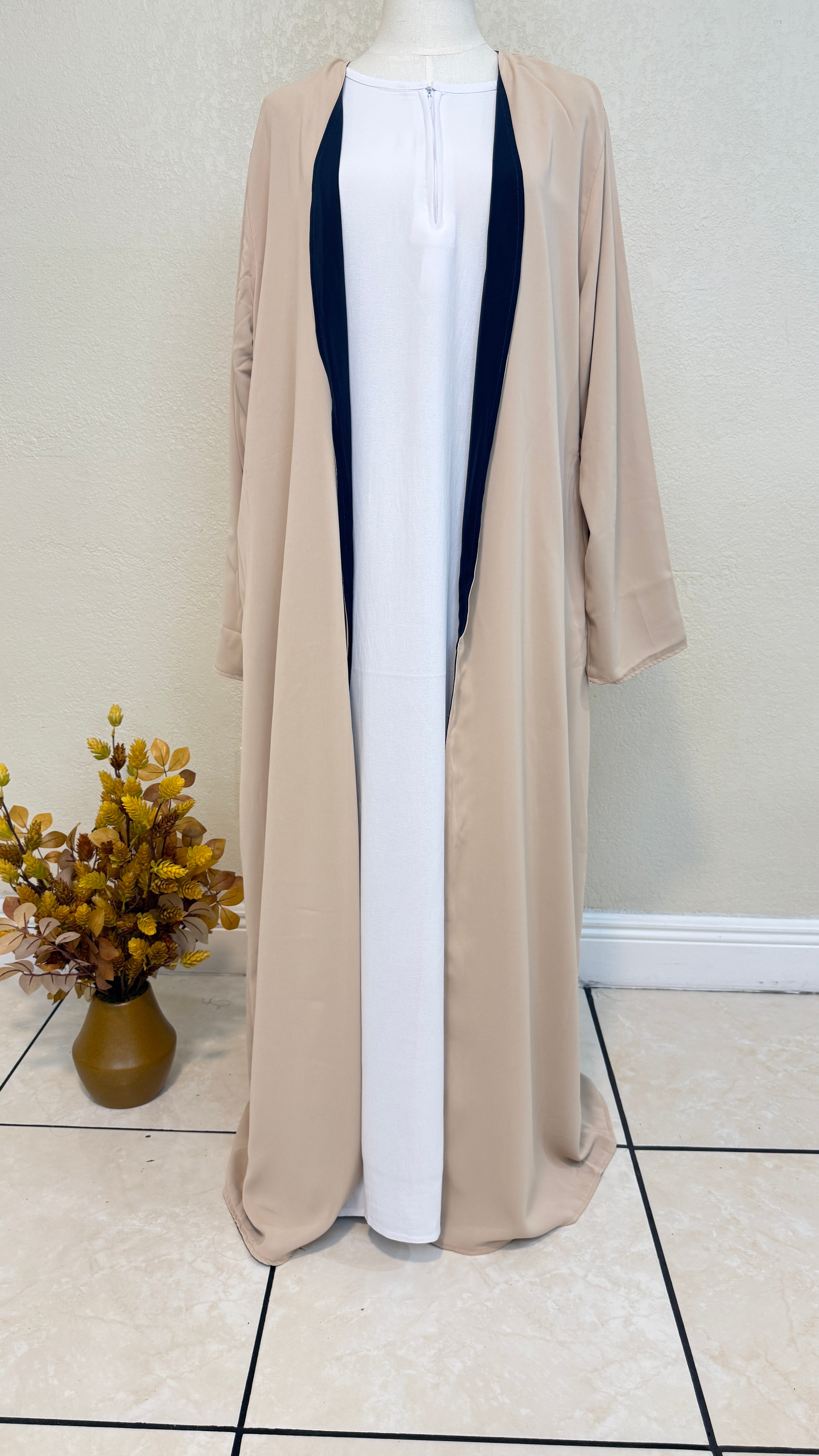 Zaira open Abaya in Navy and Cream