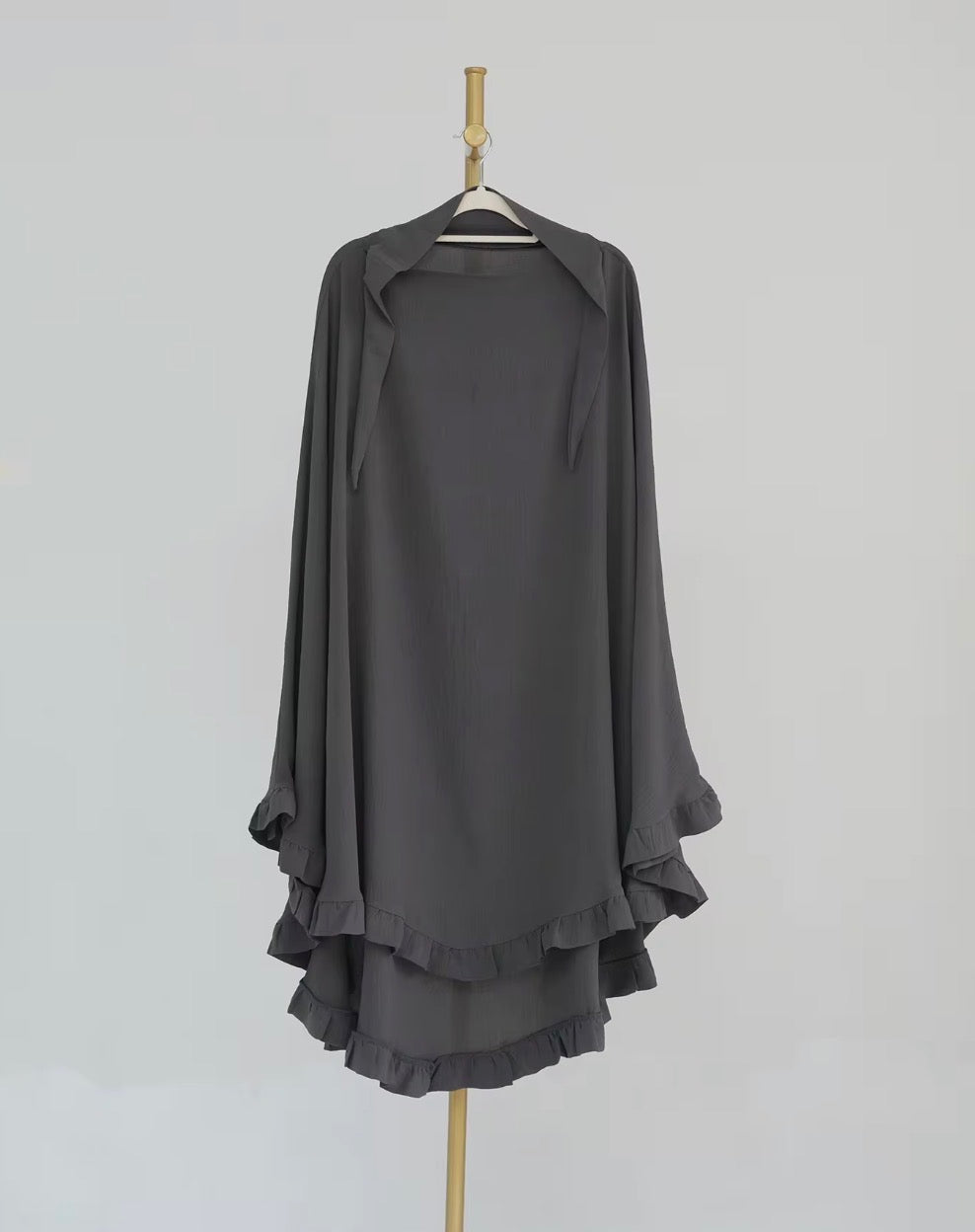 Saafiyah Khimar in Gray