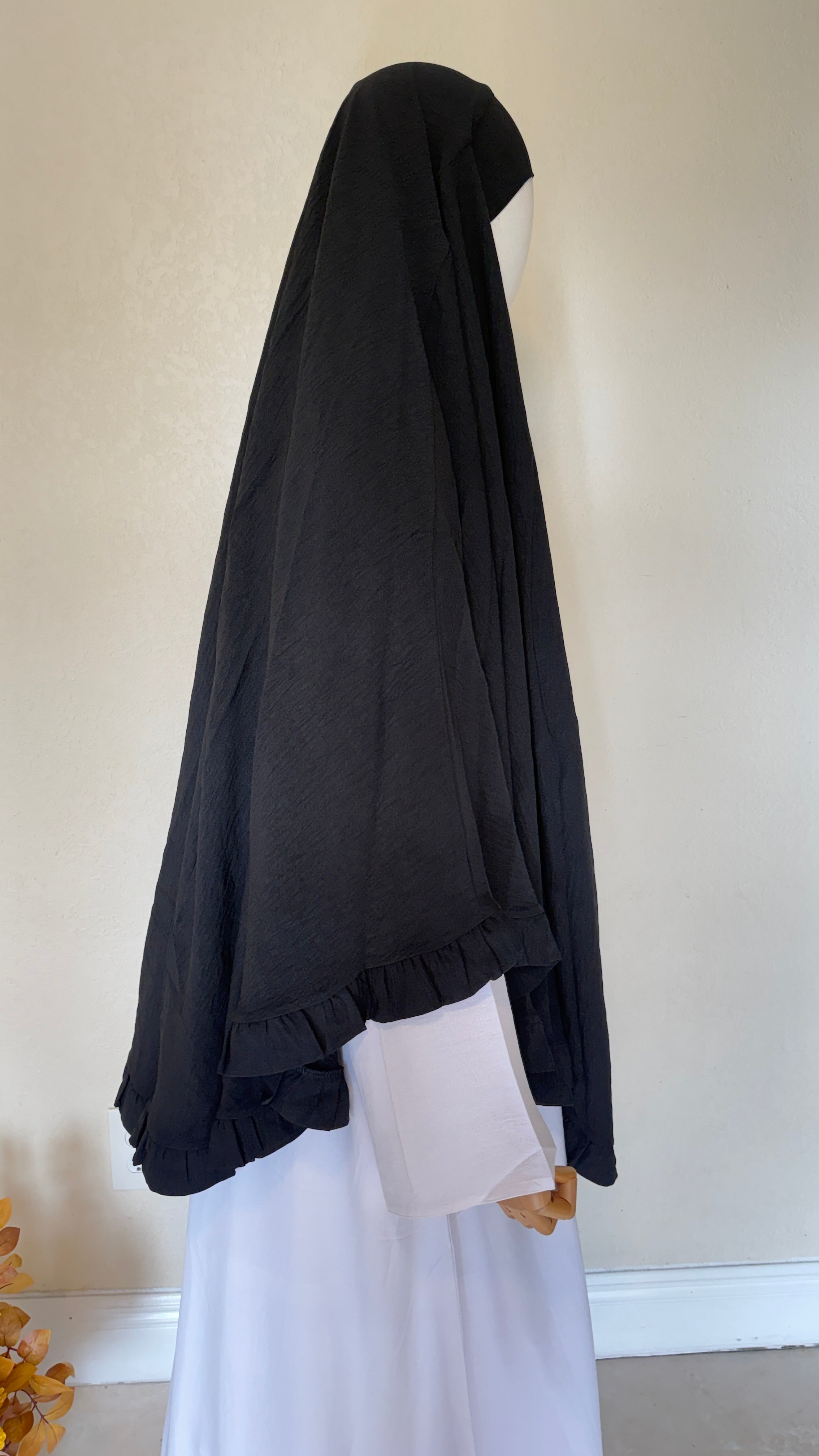 Saafiyah Khimar in Black