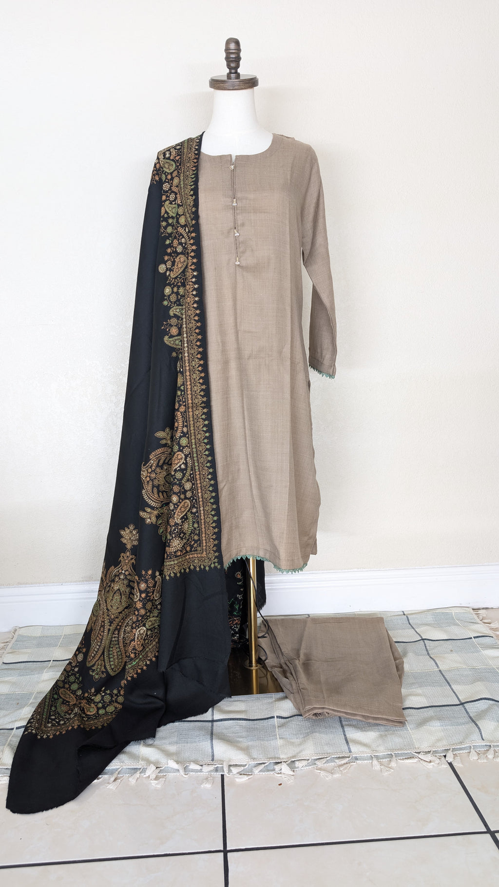 Winter Kurta Set with Embroidered Kashmiri-Style Shawl