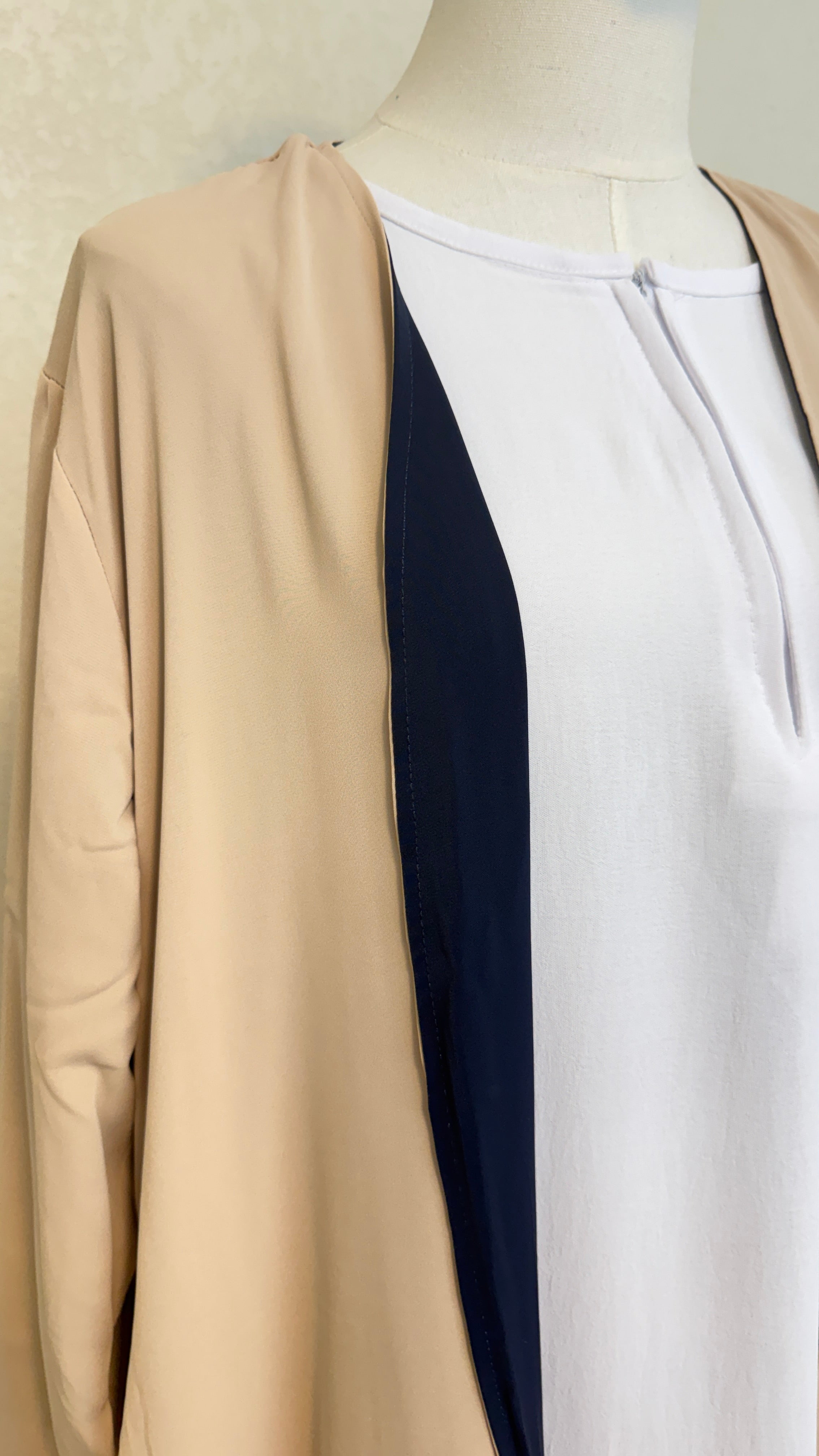 Zaira open Abaya in Navy and Cream